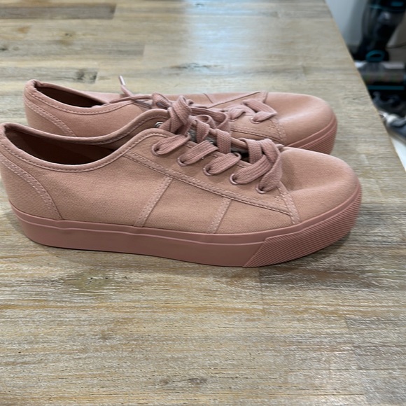 New Sportsgirl nude sneaker size 39 - Picture 2 of 5